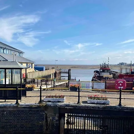 Fleetwood Beach Sea View House Fleetwood Lancashire Exterior photo